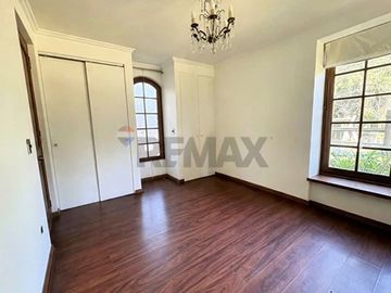 Gran casa en venta en la Reina