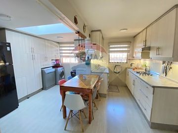 Casa 4D+3D+2E y Quincho. La Florida