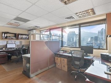 Oficina 95 m2 a pasos Metro Manuel Montt
