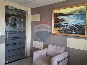 Oficina 95 m2 a pasos Metro Manuel Montt