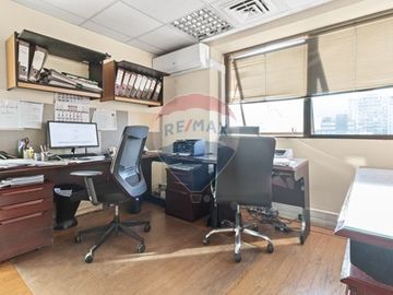 Oficina 95 m2 a pasos Metro Manuel Montt