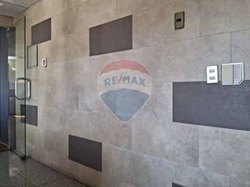Oficina 95 m2 a pasos Metro Manuel Montt