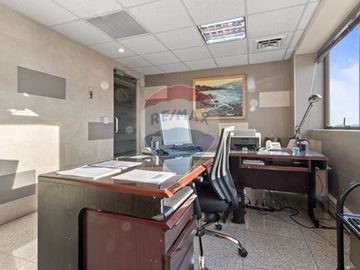 Oficina 95 m2 a pasos Metro Manuel Montt
