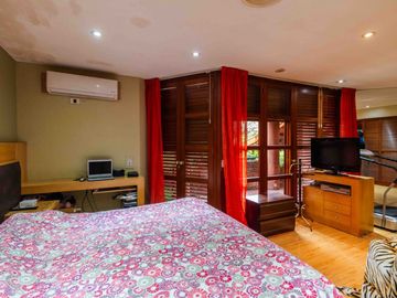 Venta Casa de 6 Ambientes, jardin,pileta,parrilla