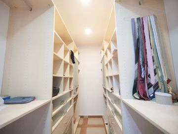 Venta casa de dos plantas con pileta, wilde.