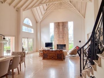 Casa en San Jorge Village. 1900 m2. Apto credito