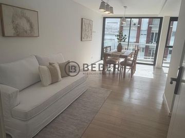 En venta dos ambientes a la calle con balcon, Plaza Colon