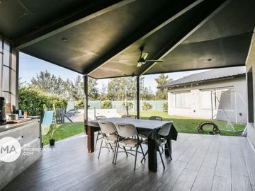 Venta | Casa 3 Dormitorios en barrio cerrado con jardín y piscina - Palos Verdes - Funes