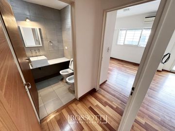 Exc. depto 2 amb. c/ Balcón al frente - en Suite - Cocina c/ barra desayunadora - 46m2