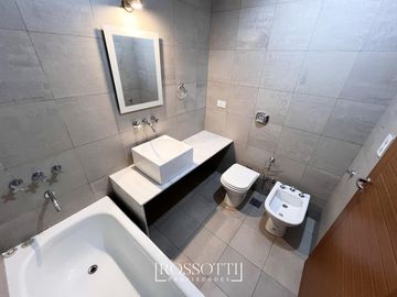 Exc. depto 2 amb. c/ Balcón al frente - en Suite - Cocina c/ barra desayunadora - 46m2