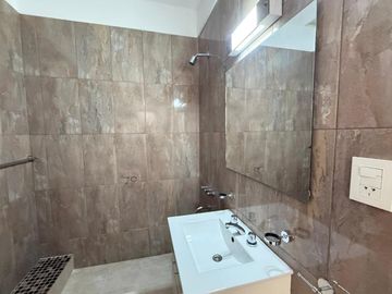 SEMIPISO 3 AMB FTE BCON VISTA ABIERTA - BAÑO Y TOILETTE - 90 m2