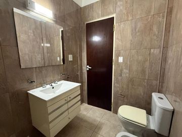 SEMIPISO 3 AMB FTE BCON VISTA ABIERTA - BAÑO Y TOILETTE - 90 m2