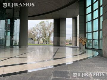 Alquiler de oficina de 430 m2 en Saavedra