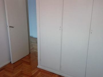 Depto 2 amb frente con balcon muy bueno