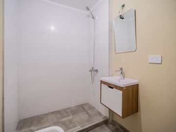 Venta monoambiente divisible con balcón a estrenar en Boedo
