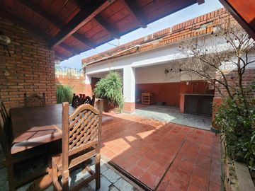 Casa en Alberdi Warnes 1800