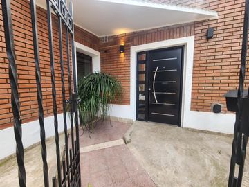 Casa en Alberdi Warnes 1800