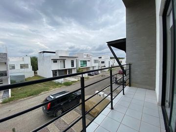 SE VENDE moderna CASA EN JURIQUILLA, Querétaro.