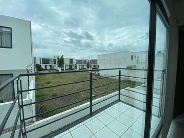 SE VENDE moderna CASA EN JURIQUILLA, Querétaro.