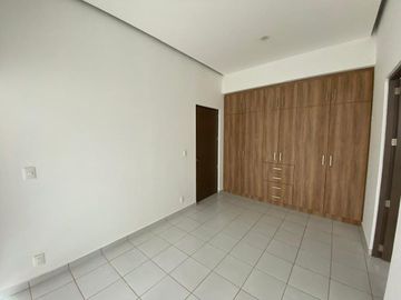 SE VENDE moderna CASA EN JURIQUILLA, Querétaro.