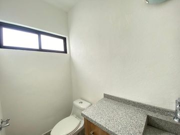 SE VENDE moderna CASA EN JURIQUILLA, Querétaro.