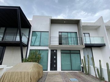 SE VENDE moderna CASA EN JURIQUILLA, Querétaro.