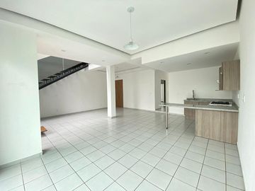 SE VENDE moderna CASA EN JURIQUILLA, Querétaro.