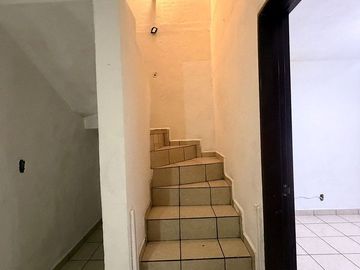 CASA MAS LOCAL COMERCIAL EN RENTA EN AVENIDA DE LA LUZ