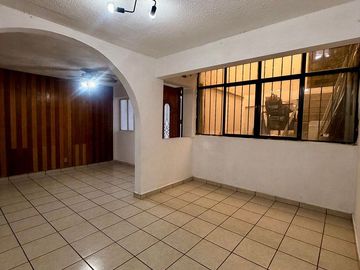 CASA MAS LOCAL COMERCIAL EN RENTA EN AVENIDA DE LA LUZ