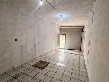 CASA MAS LOCAL COMERCIAL EN RENTA EN AVENIDA DE LA LUZ