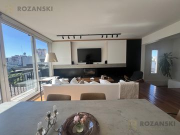 ALQUILER CON MUEBLES. Penthouse. 3 ambientes. Vista abierta. Piso alto. Belgrano.