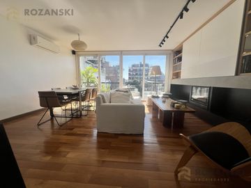ALQUILER CON MUEBLES. Penthouse. 3 ambientes. Vista abierta. Piso alto. Belgrano.