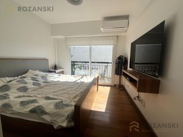 ALQUILER CON MUEBLES. Penthouse. 3 ambientes. Vista abierta. Piso alto. Belgrano.