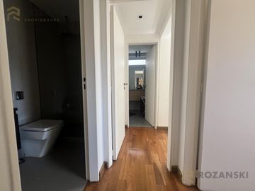 ALQUILER CON MUEBLES. Penthouse. 3 ambientes. Vista abierta. Piso alto. Belgrano.