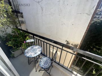 ALQUILER CON MUEBLES. Penthouse. 3 ambientes. Vista abierta. Piso alto. Belgrano.