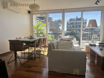 ALQUILER CON MUEBLES. Penthouse. 3 ambientes. Vista abierta. Piso alto. Belgrano.