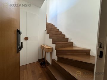 ALQUILER CON MUEBLES. Penthouse. 3 ambientes. Vista abierta. Piso alto. Belgrano.