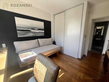 ALQUILER CON MUEBLES. Penthouse. 3 ambientes. Vista abierta. Piso alto. Belgrano.