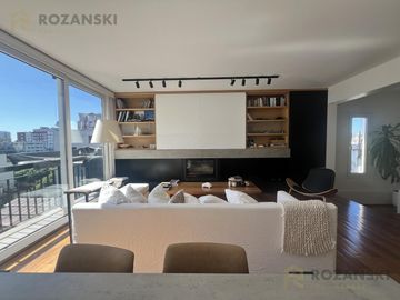 ALQUILER CON MUEBLES. Penthouse. 3 ambientes. Vista abierta. Piso alto. Belgrano.