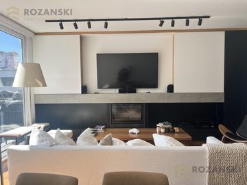 ALQUILER CON MUEBLES. Penthouse. 3 ambientes. Vista abierta. Piso alto. Belgrano.