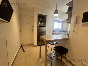ALQUILER CON MUEBLES. Penthouse. 3 ambientes. Vista abierta. Piso alto. Belgrano.