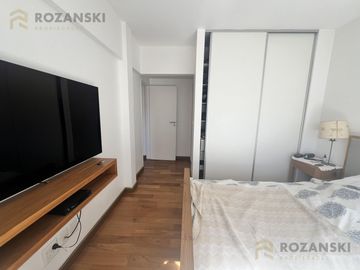 ALQUILER CON MUEBLES. Penthouse. 3 ambientes. Vista abierta. Piso alto. Belgrano.
