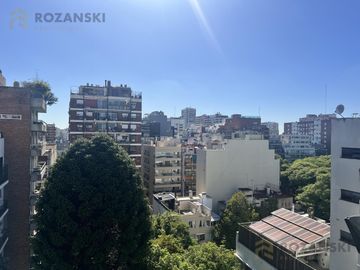 ALQUILER CON MUEBLES. Penthouse. 3 ambientes. Vista abierta. Piso alto. Belgrano.