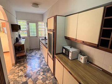 ESPECT CASA 5/6 DORM 3 PLANTAS S/GR LOTE PROPIO C/GR JARDIN QCHO Y PARRILLA GARAGE 2 AUTOS