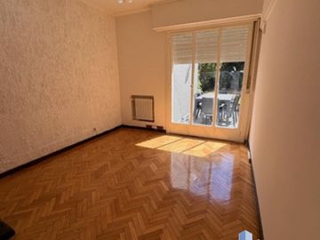 ESPECT CASA 5/6 DORM 3 PLANTAS S/GR LOTE PROPIO C/GR JARDIN QCHO Y PARRILLA GARAGE 2 AUTOS