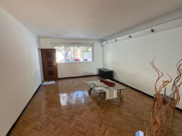 ESPECT CASA 5/6 DORM 3 PLANTAS S/GR LOTE PROPIO C/GR JARDIN QCHO Y PARRILLA GARAGE 2 AUTOS