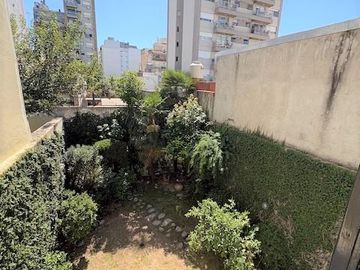 ESPECT CASA 5/6 DORM 3 PLANTAS S/GR LOTE PROPIO C/GR JARDIN QCHO Y PARRILLA GARAGE 2 AUTOS