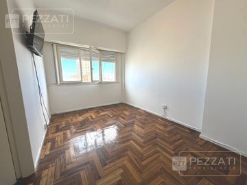 Departamento en alquiler por 24 meses. Colon y Corrientes. Contrafrente luminoso. sin muebles