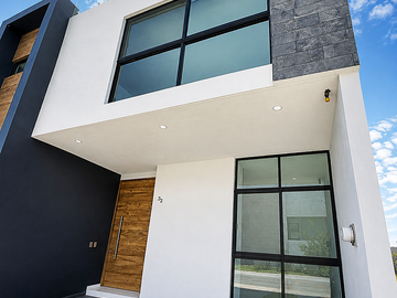 Casa Nueva en Venta en Valle Imperial | Coto Egipcio