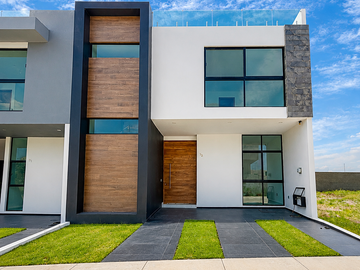 Casa Nueva en Venta en Valle Imperial | Coto Egipcio